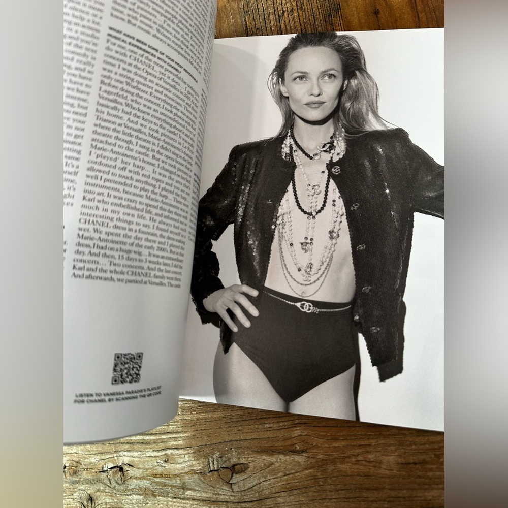 CHANEL Black and White Coffee Table Book magazine soft cover - Picture 6 of 6